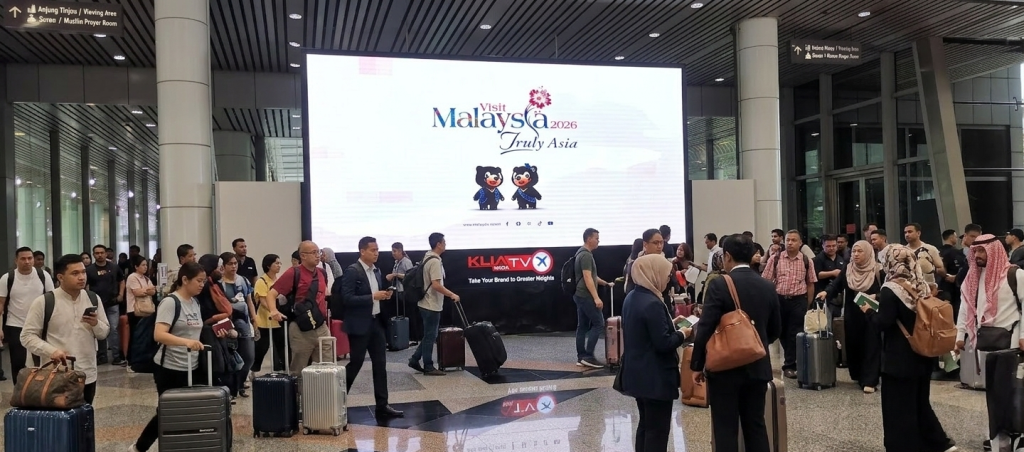 Digital advertising screens in airport showcasing video content to high dwell travellers